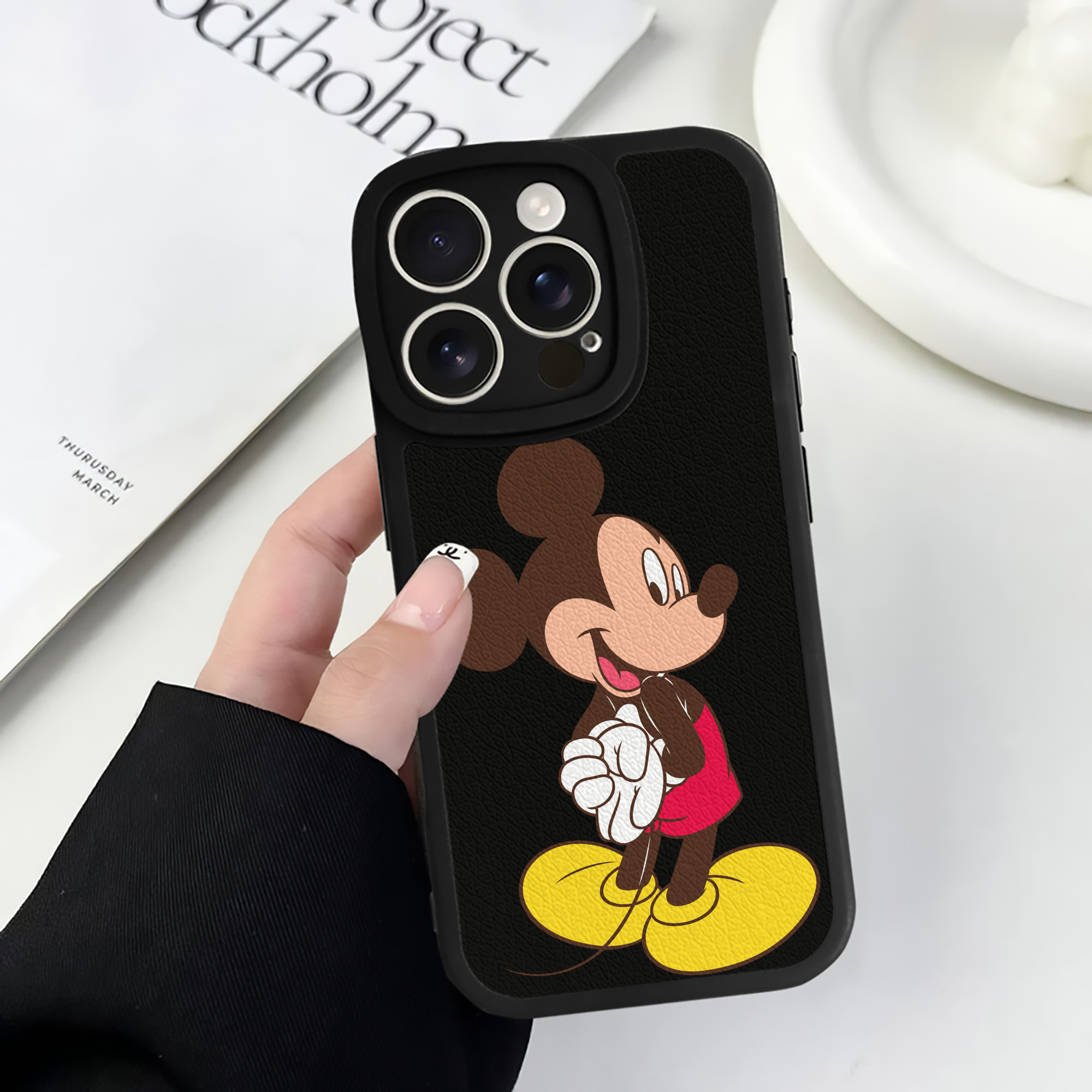 （画像用） ミッキーマウス Mickey Mouse 【iPhone 16シリーズ対応】シリコンスマホケース（レザー調） 材質：シリコン